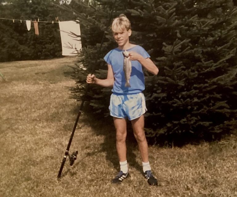 Erste gefangene Meerforelle auf Langeland 1986 – Jugendlicher Angler mit Fang