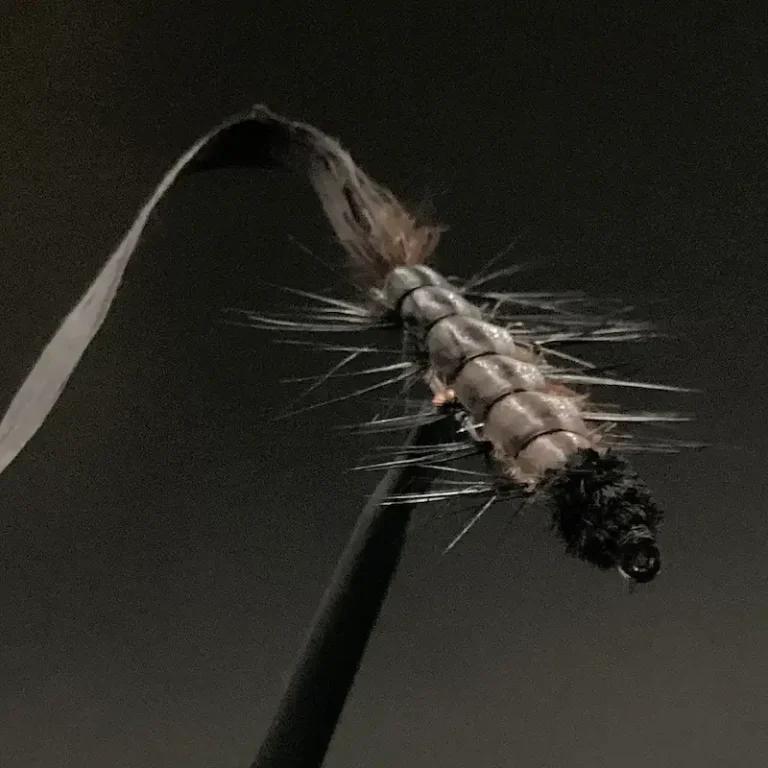 Langeländer Pølse Flue  Seeringelwurmfliege Wurmimitation für Meerforellen